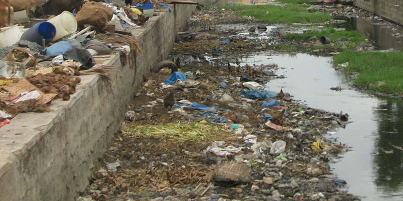 Millonarias multas contra quienes contaminen barrancas