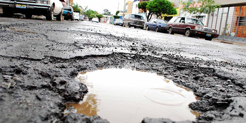 Baches y robos preocupan a los habitantes de la zona metropolitana