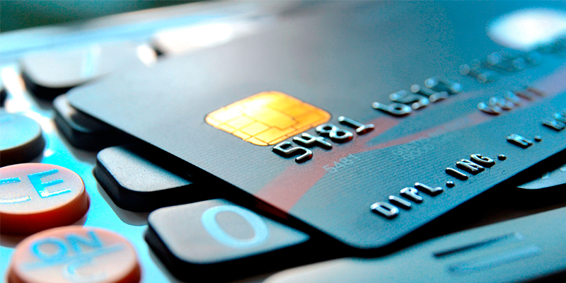 Alertan sobre fraudes en el manejo de tarjetas bancarias