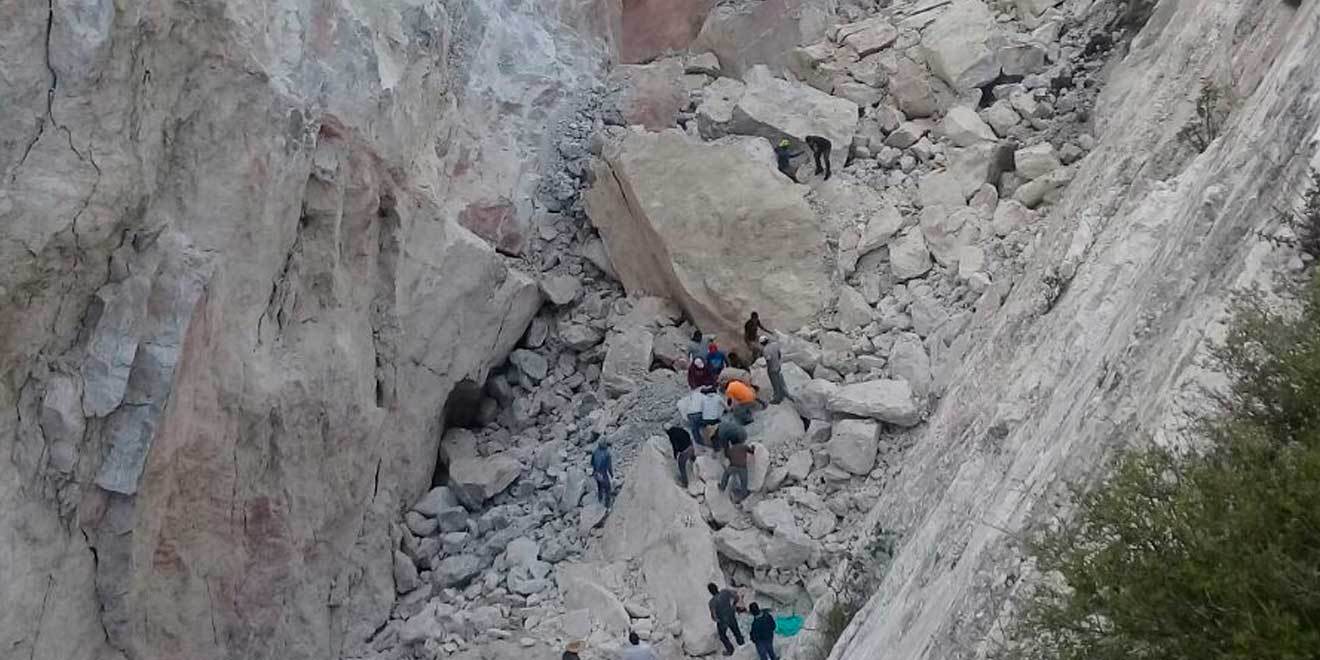 Suman 3 víctimas tras derrumbe de mina