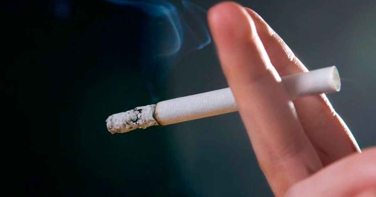 Propone Morena prohibir fumar en vehículos