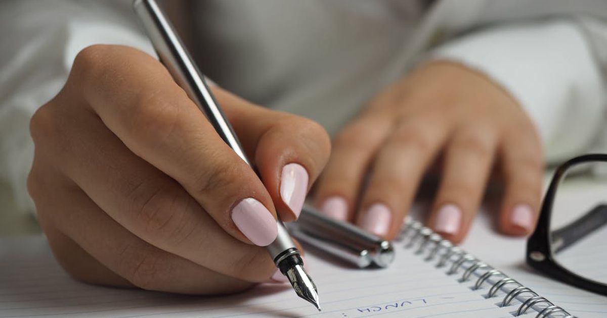 Impulsan proyectos de escritura en apoyo a la mujer