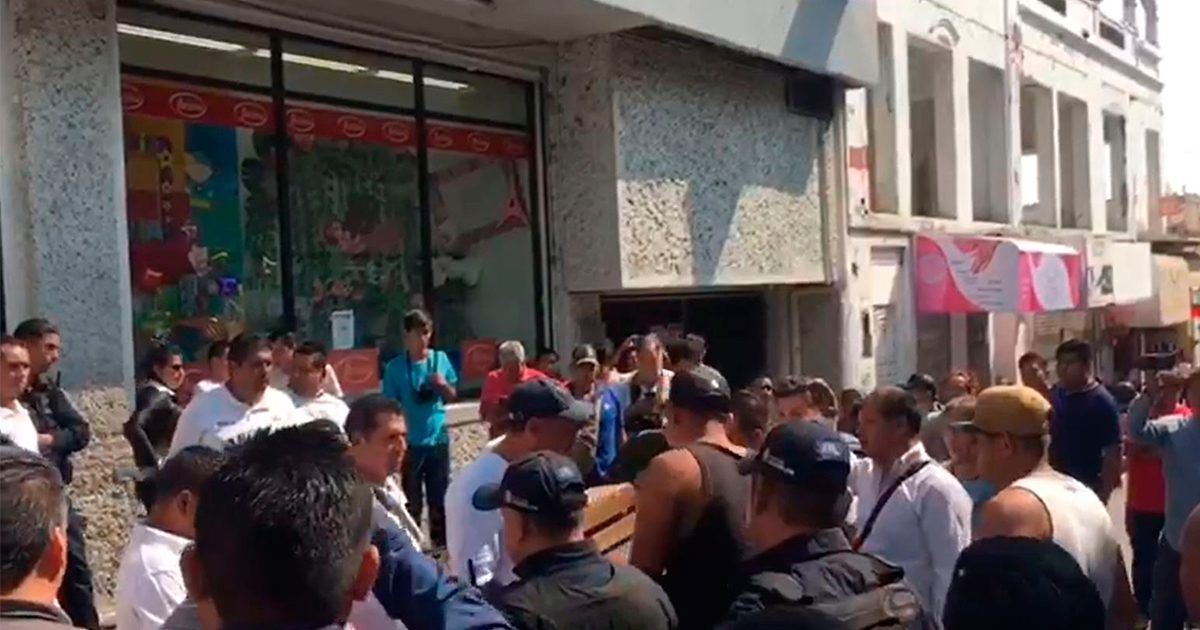 Piden empresarios ser incluidos en pláticas con ambulantes