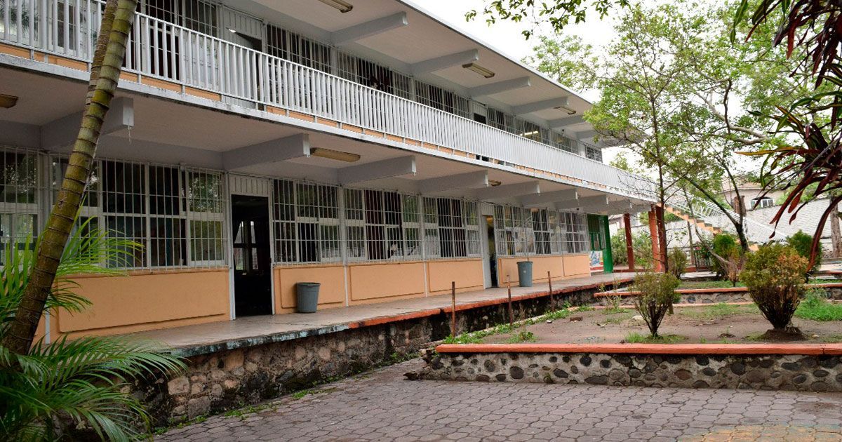 Realizan operativos de seguridad en escuelas por vacaciones