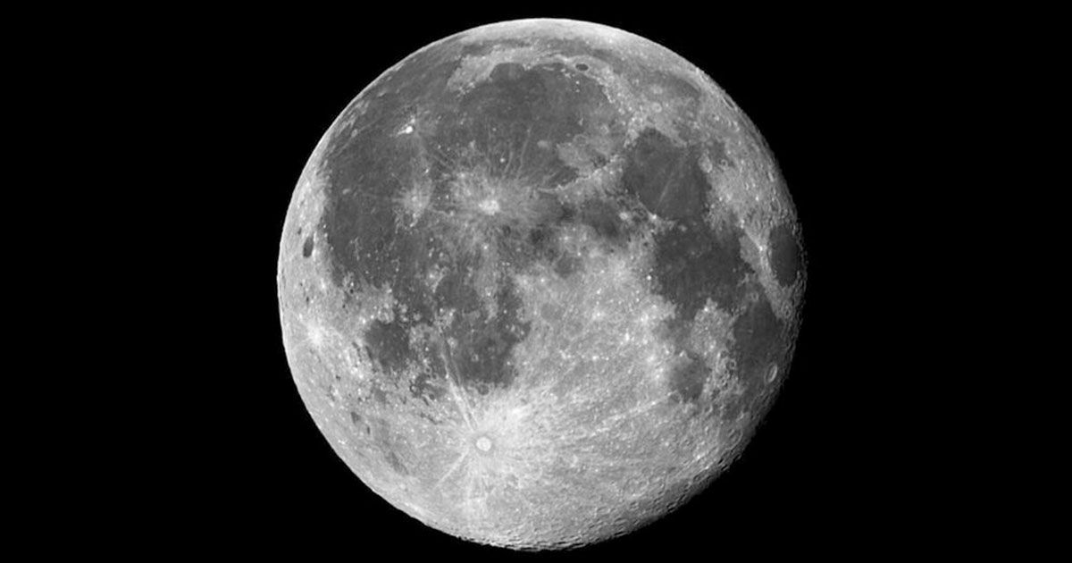 Descubren agua en la atmósfera de la luna