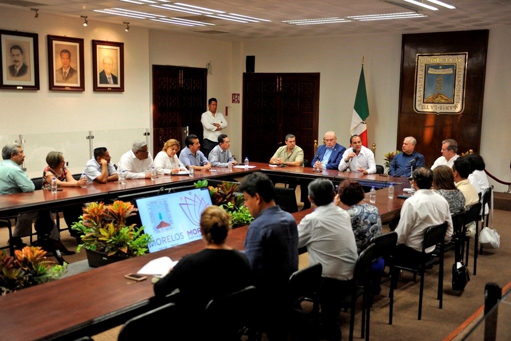 Se reúne gobernador con médicos de la zona oriente