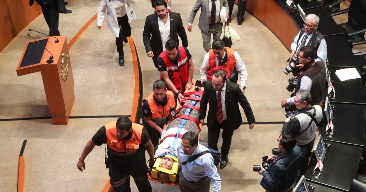 Cae senadora en sala de plenos