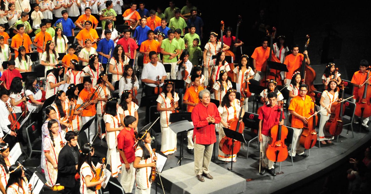 Orquesta de Morelos triunfa en Los Pinos