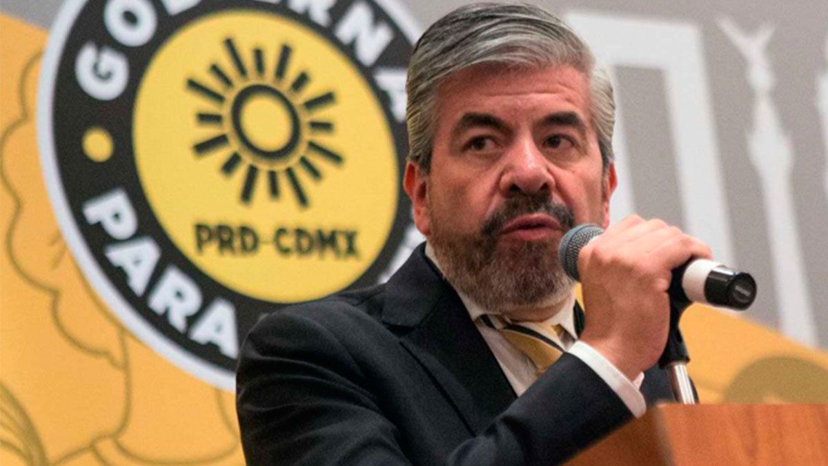 Raúl Flores renuncia al PRD