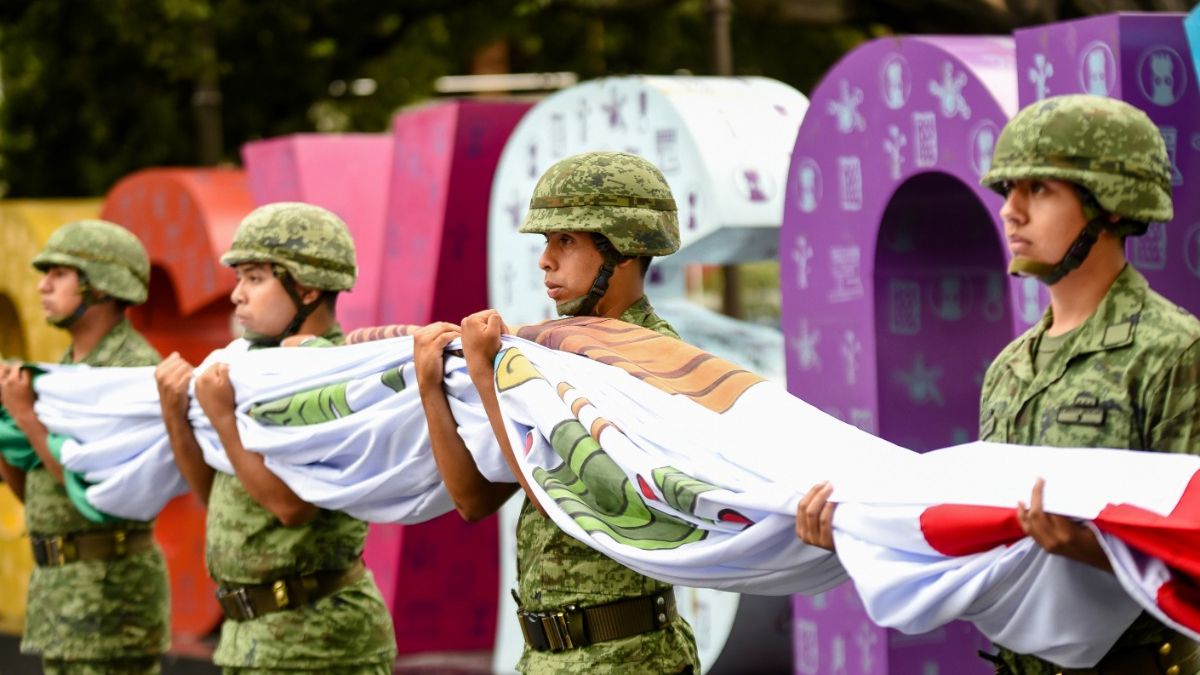 Ceremonia de Izamiento bandera - 24 Morelos