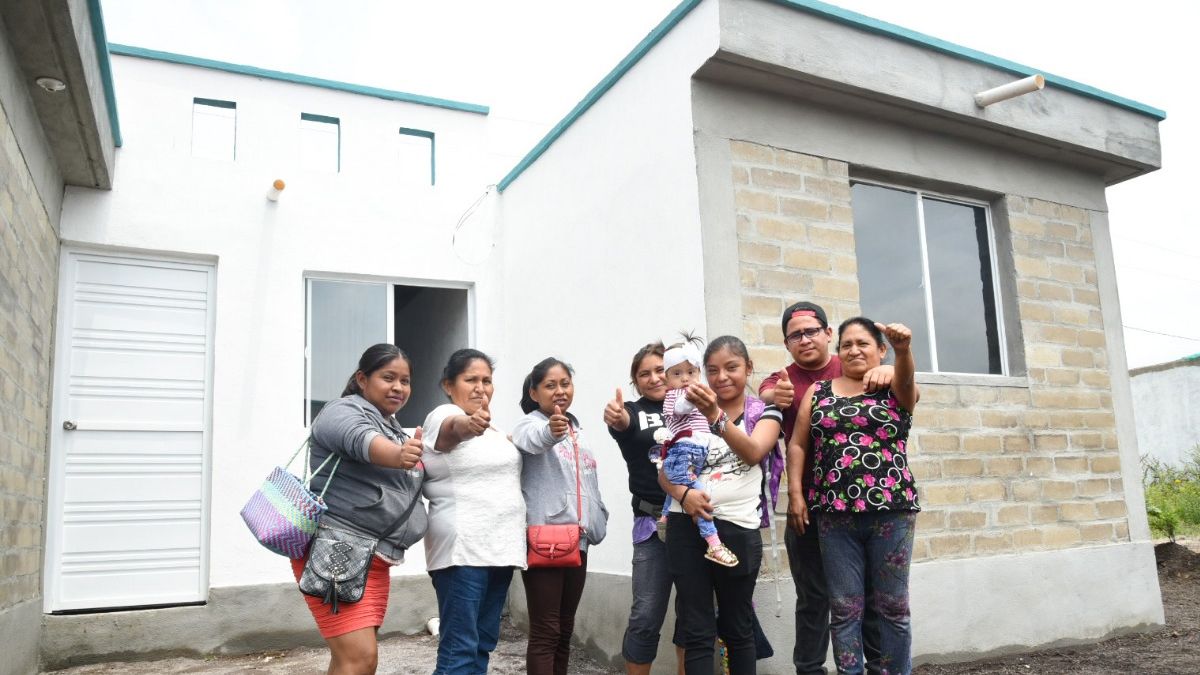 Entrega gobernador de Morelos viviendas