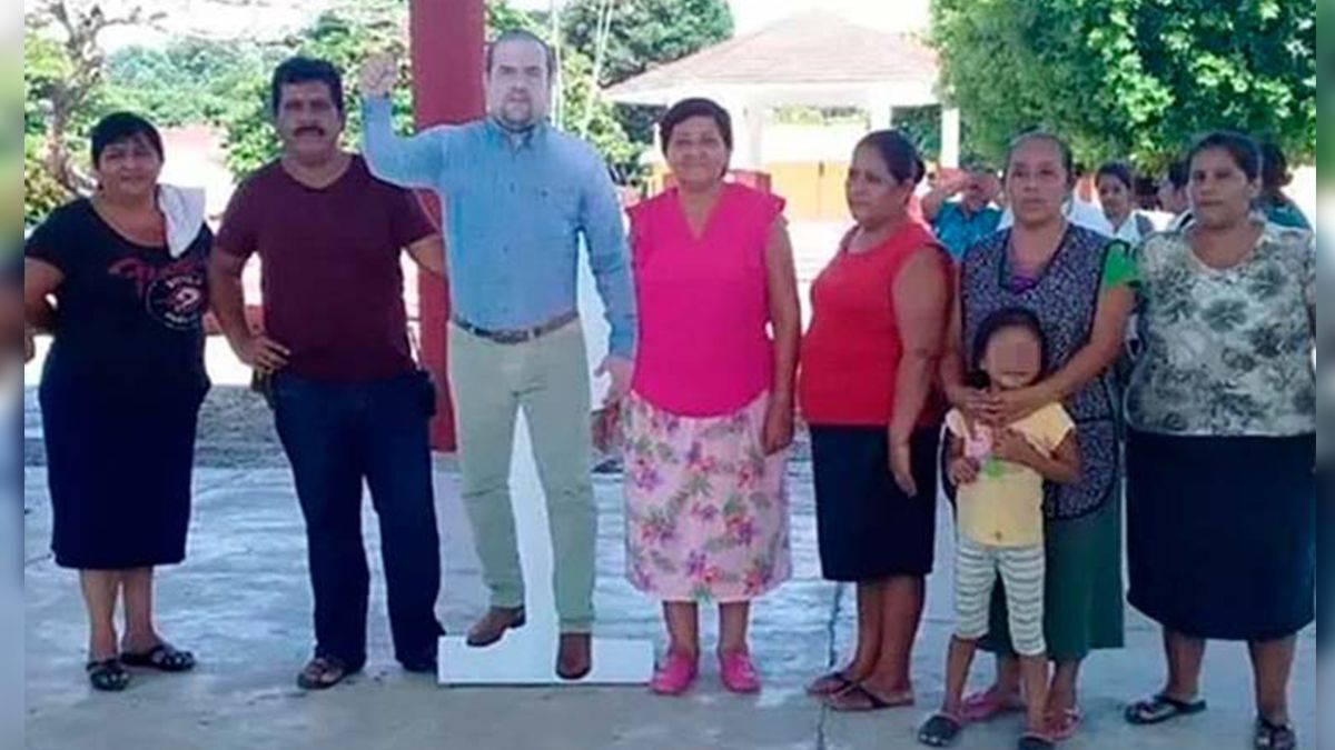 24 Morelos alcalde de cartón