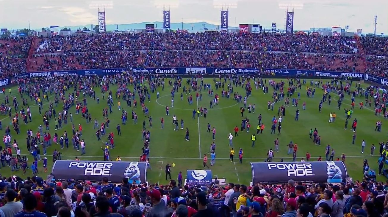 24 Morelos Pelea en Estadio de San Luis