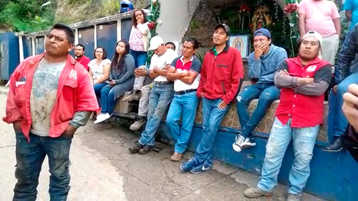 Paran labores trabajadores del SAPAC por falta de pago