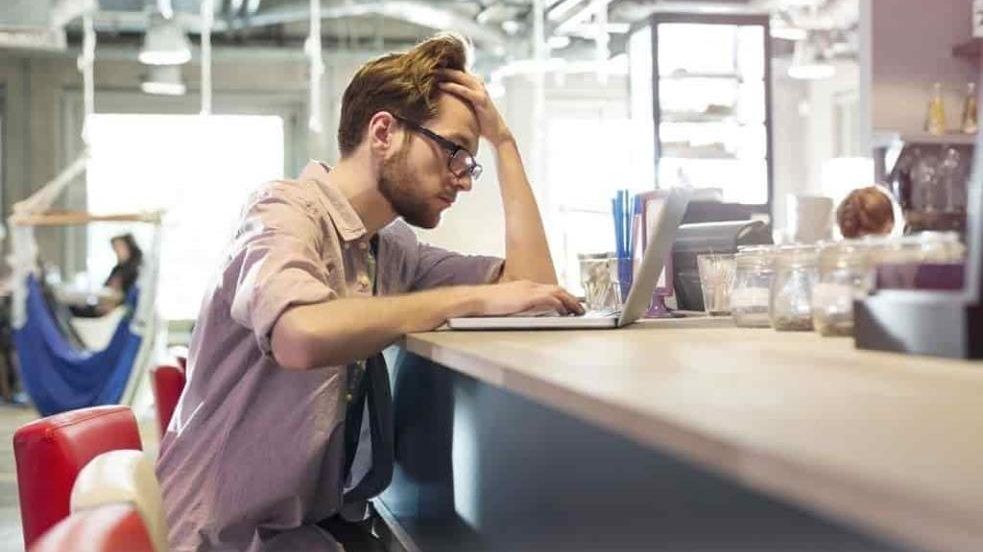 Renuncian millennials a sus trabajos por estrés