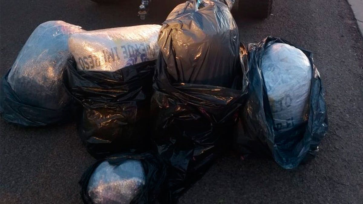 Detienen a mamá e hija con carga de marihuana