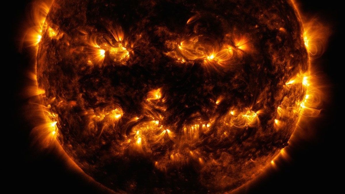 NASA celebra el Halloween con foto del Sol