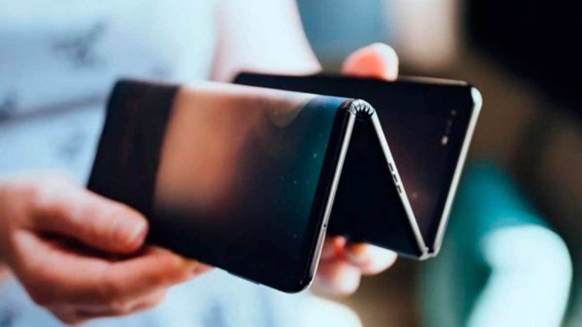 Prepara TCL teléfono plegable en “zig zag”