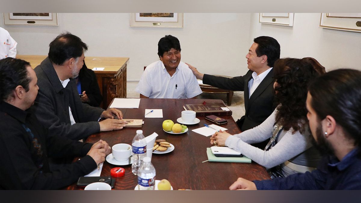 24 Morelos Evo Morales con diputado de Morena