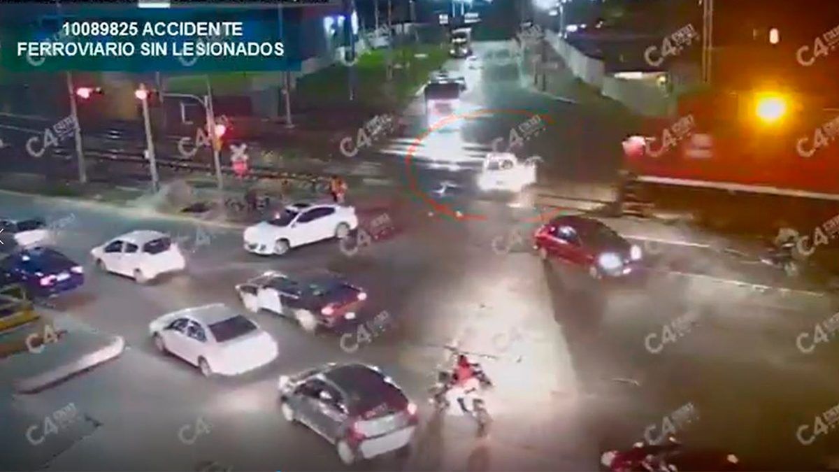 Se salva hombre de ser impactado por tren en León