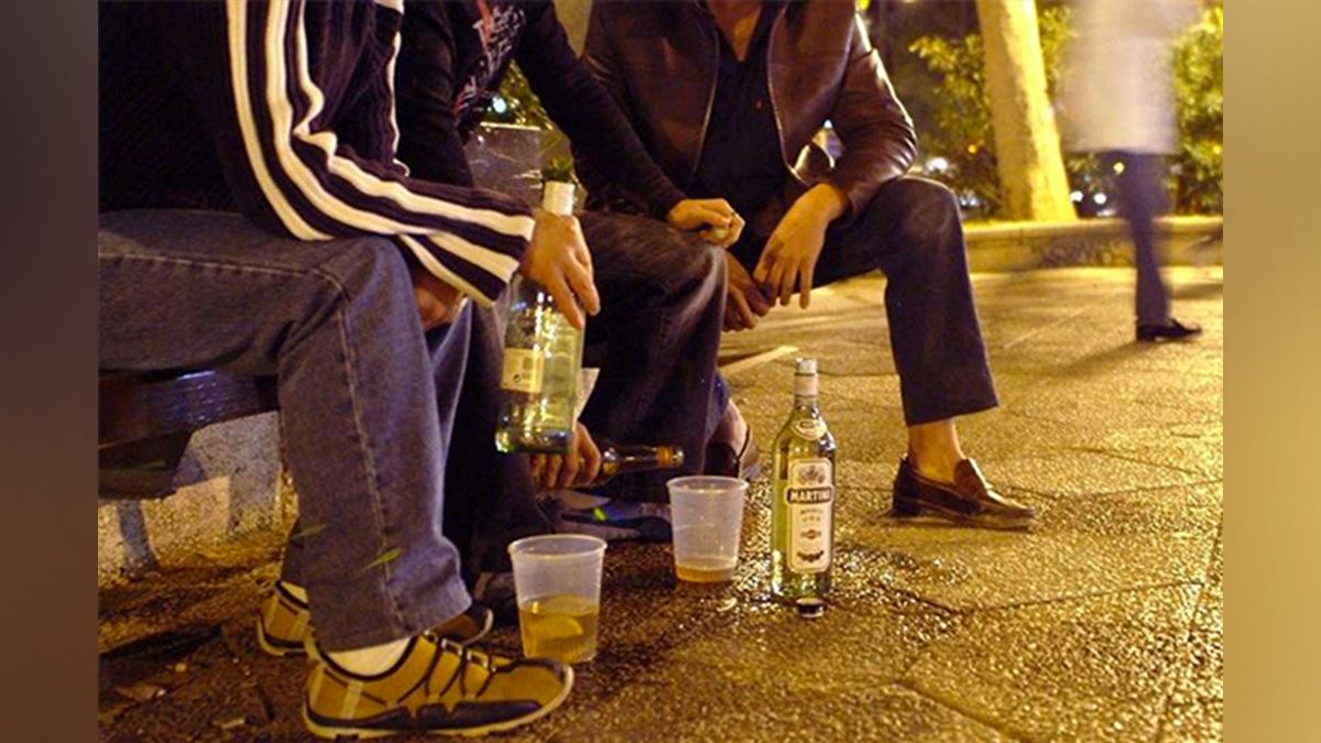 24 Morelos Tomando alcohol en la calle