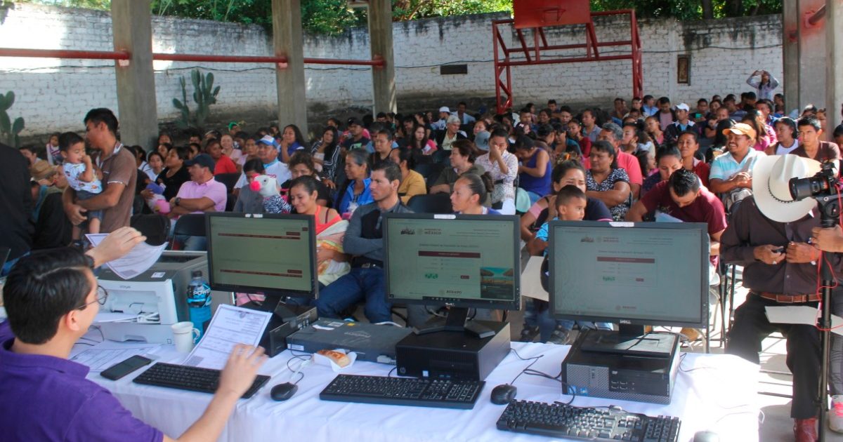 Entregan constancias de inexistencia en Ayala