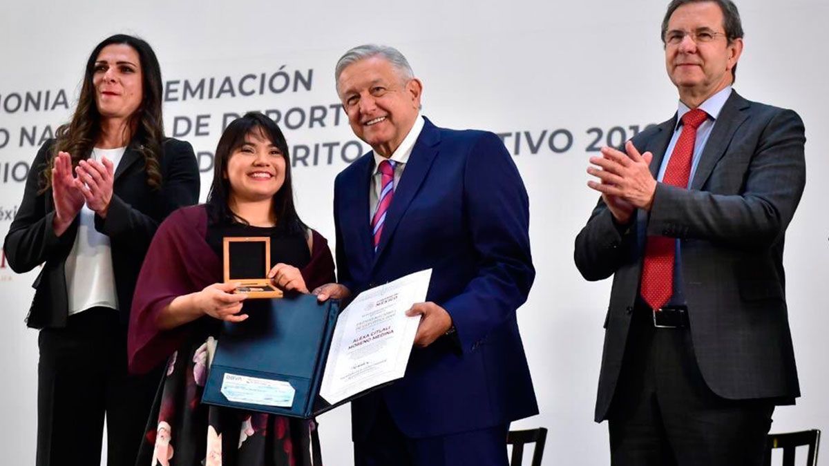 Entrega AMLO Premio Nacional del Deporte