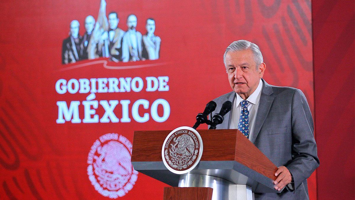 Continúa bajando aprobación de AMLO