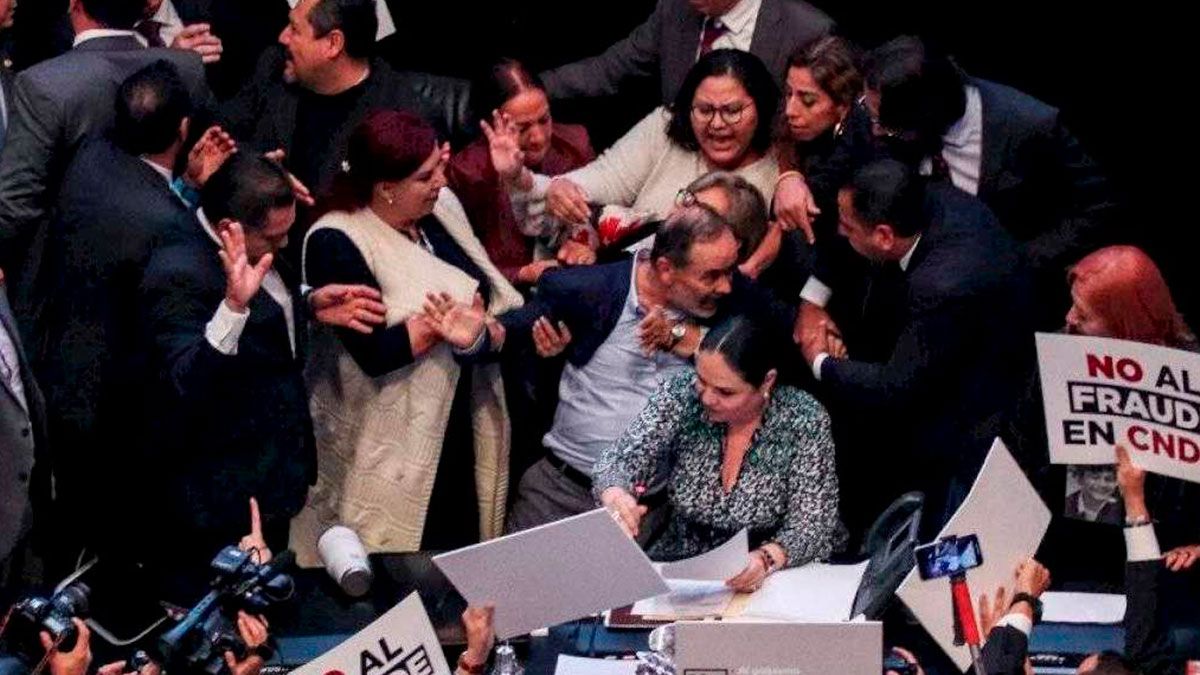 En medio del caos, Rosario Piedra asume dirección de CNDH