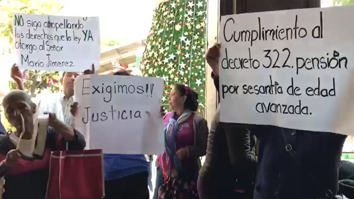 24 Morelos Protesta en Palacio de Gobierno