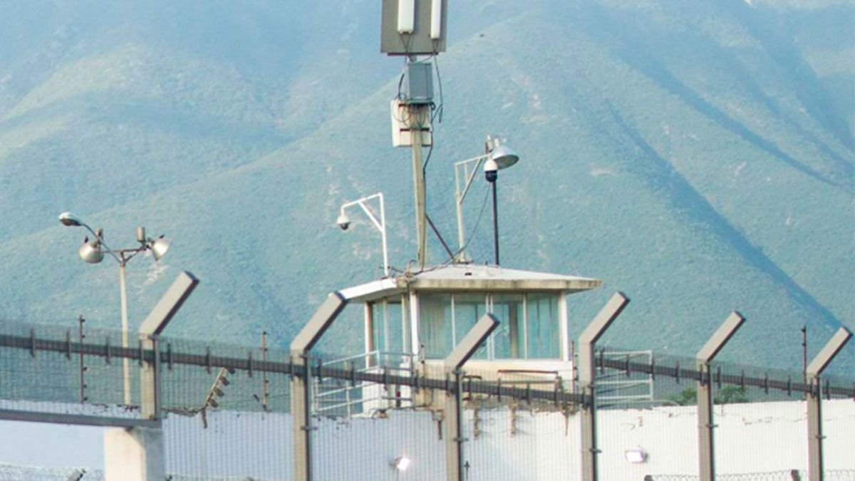 Detienen a mujer intentando meter droga al CERESO