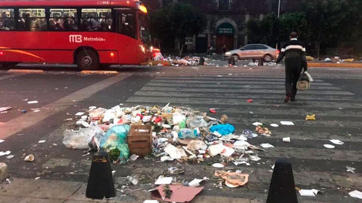 Paso de peregrinos deja toneladas de basura en CDMX