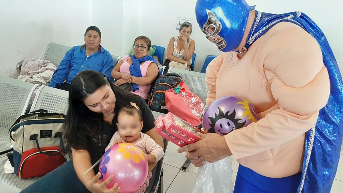 24 Morelos regalos en el Hospita José G. Parres