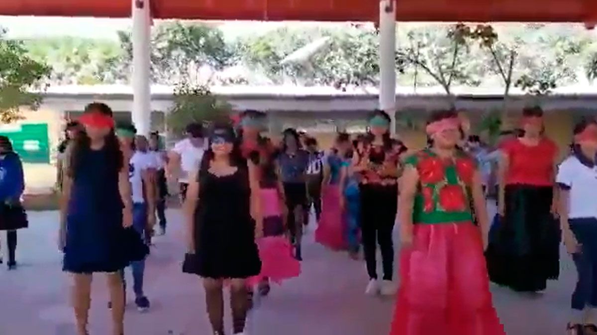 Jóvenes zapotecas se unen a himno feminista