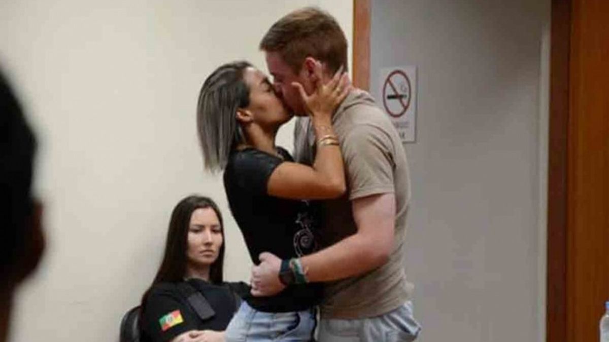 24 Morelos Agresor beso Brasil