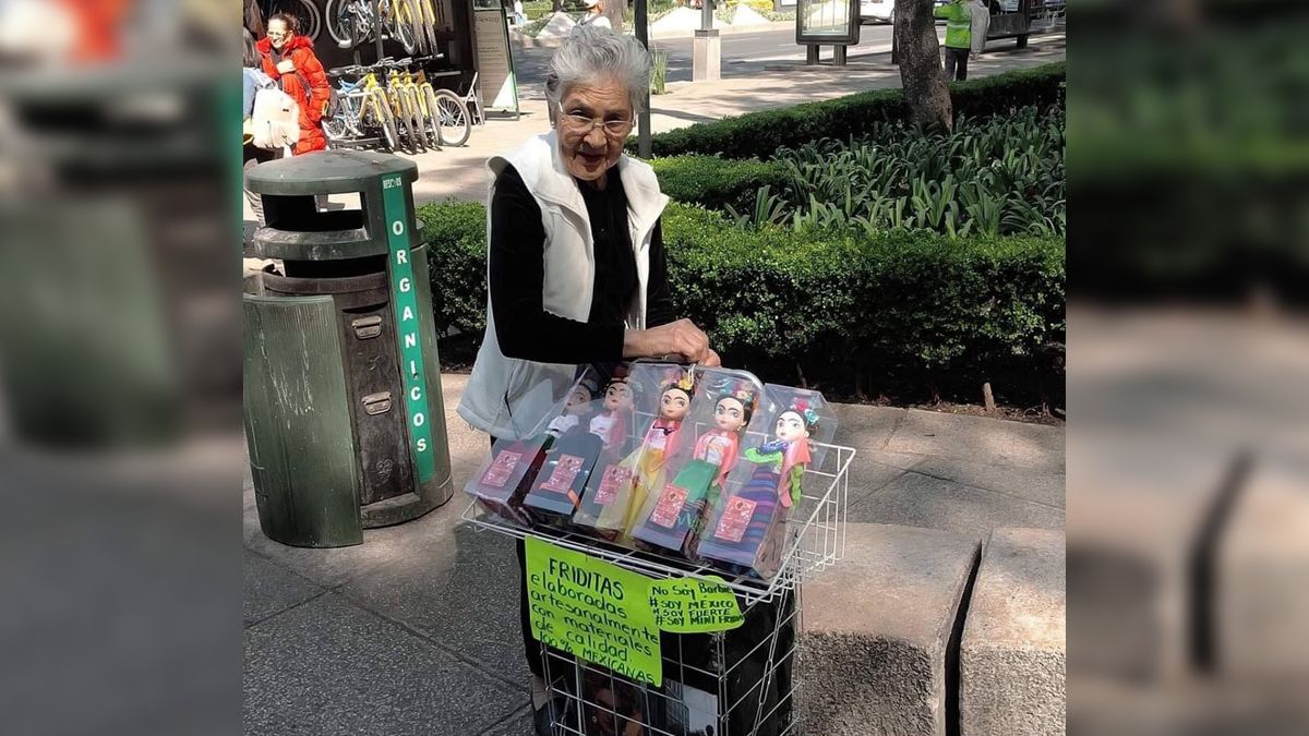 Señora vende “Friditas” hechas en México