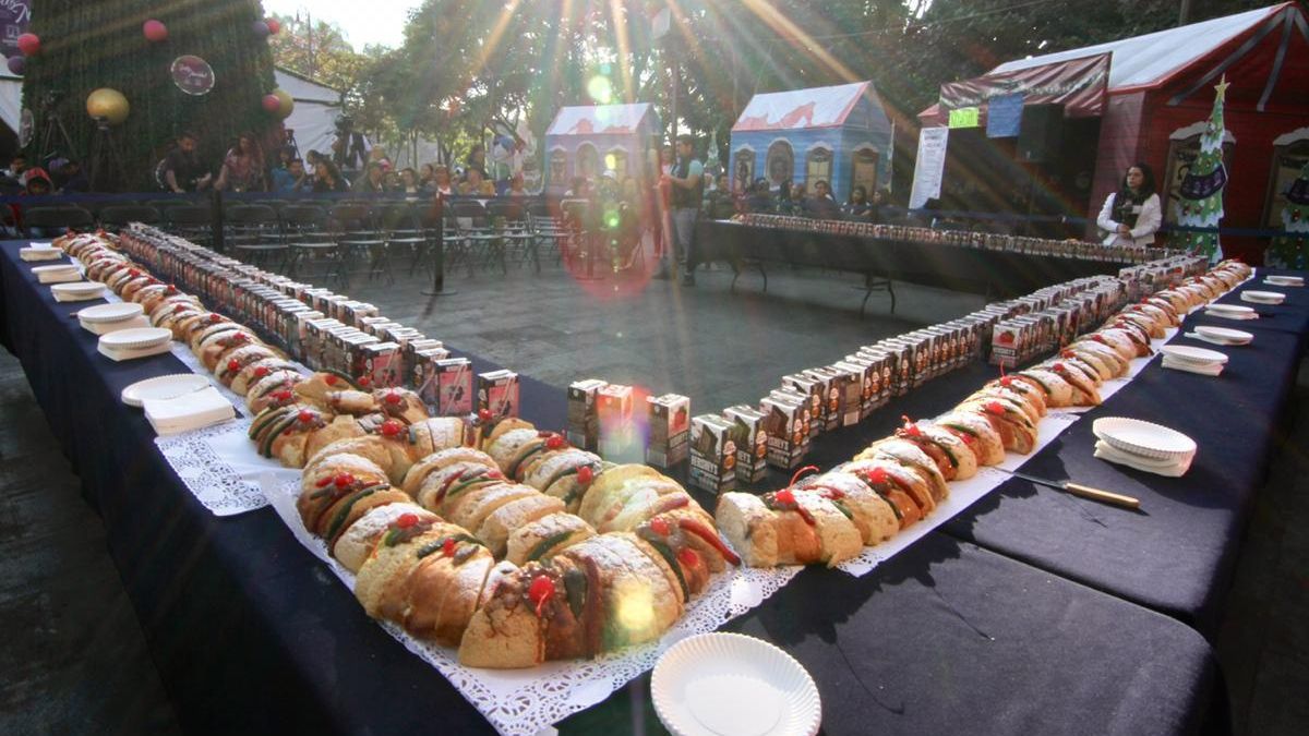 ¡A partir la Rosca de Reyes en el Zócalo!