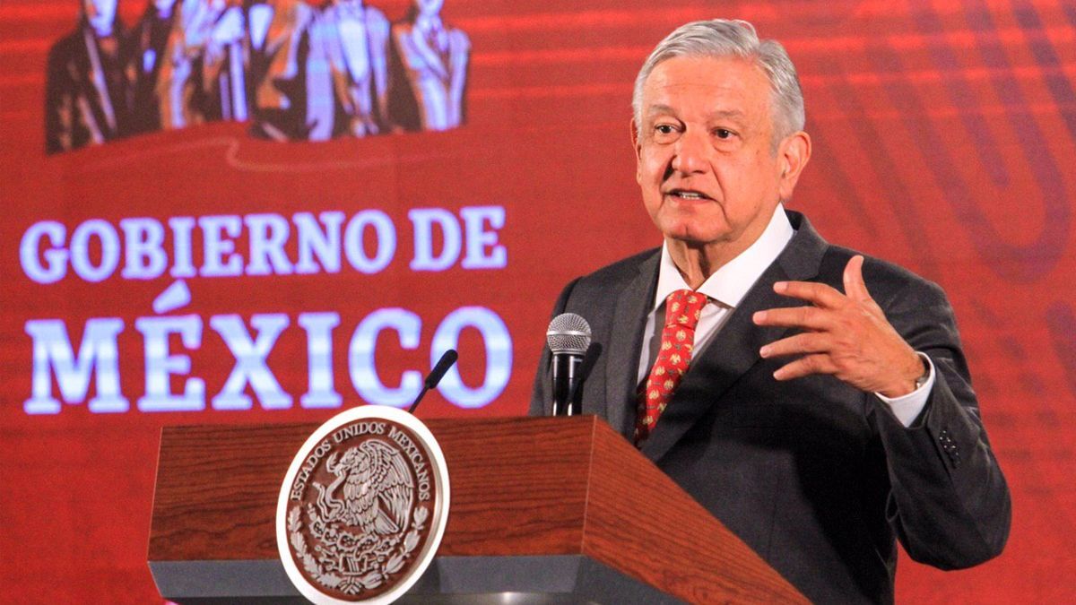 24 AMLO