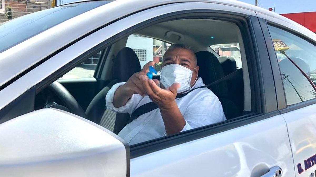24 Morelos conductor cubrebocas taxista