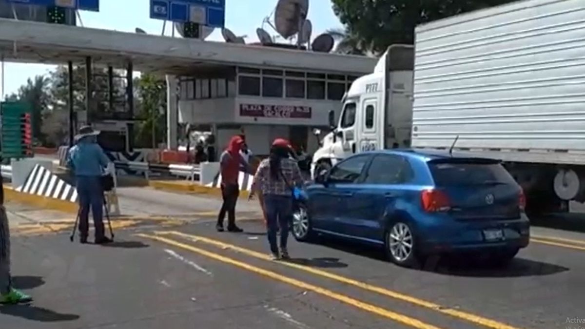 24 Morelos encapuchados