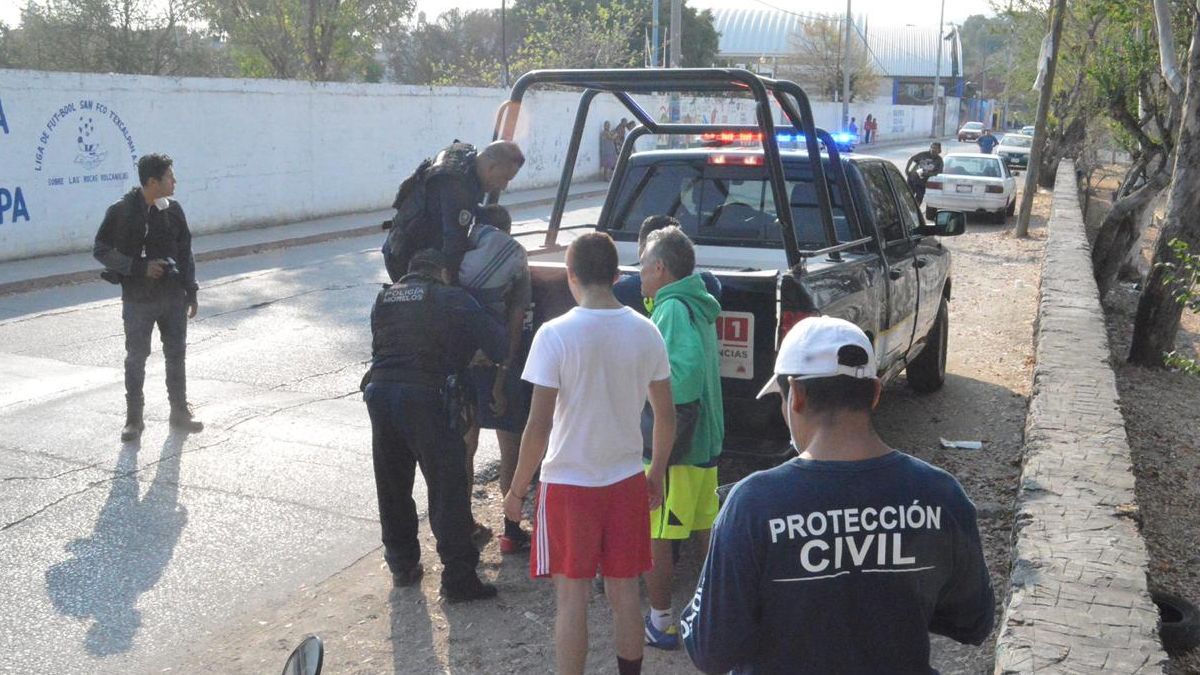 Desalojo de equipo de futbol termina con un detenido