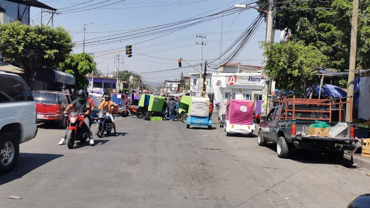 Mototaxistas trabajan hasta 18 horas para sobrevivir