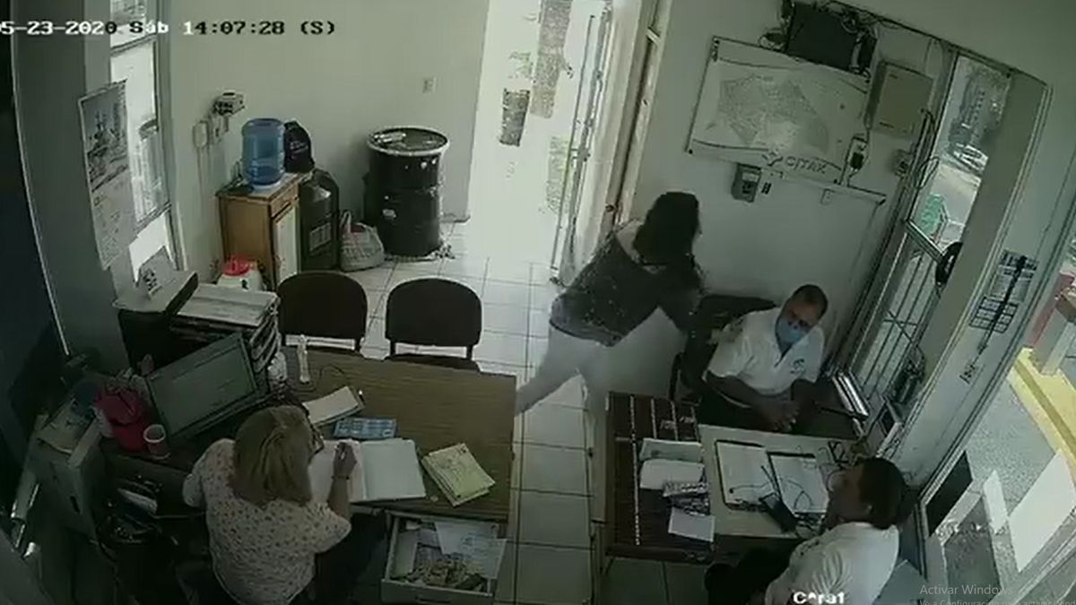 24 Morelos Lady Manotazos