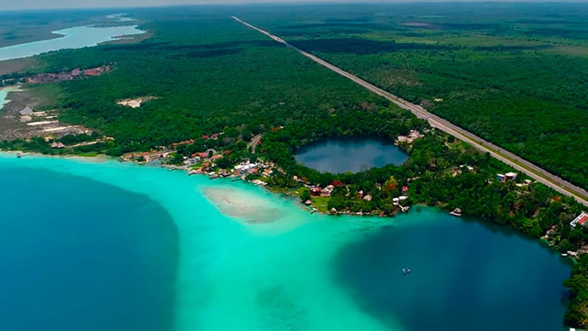 24 Morelos Laguna de Bacalar Quintana Roo