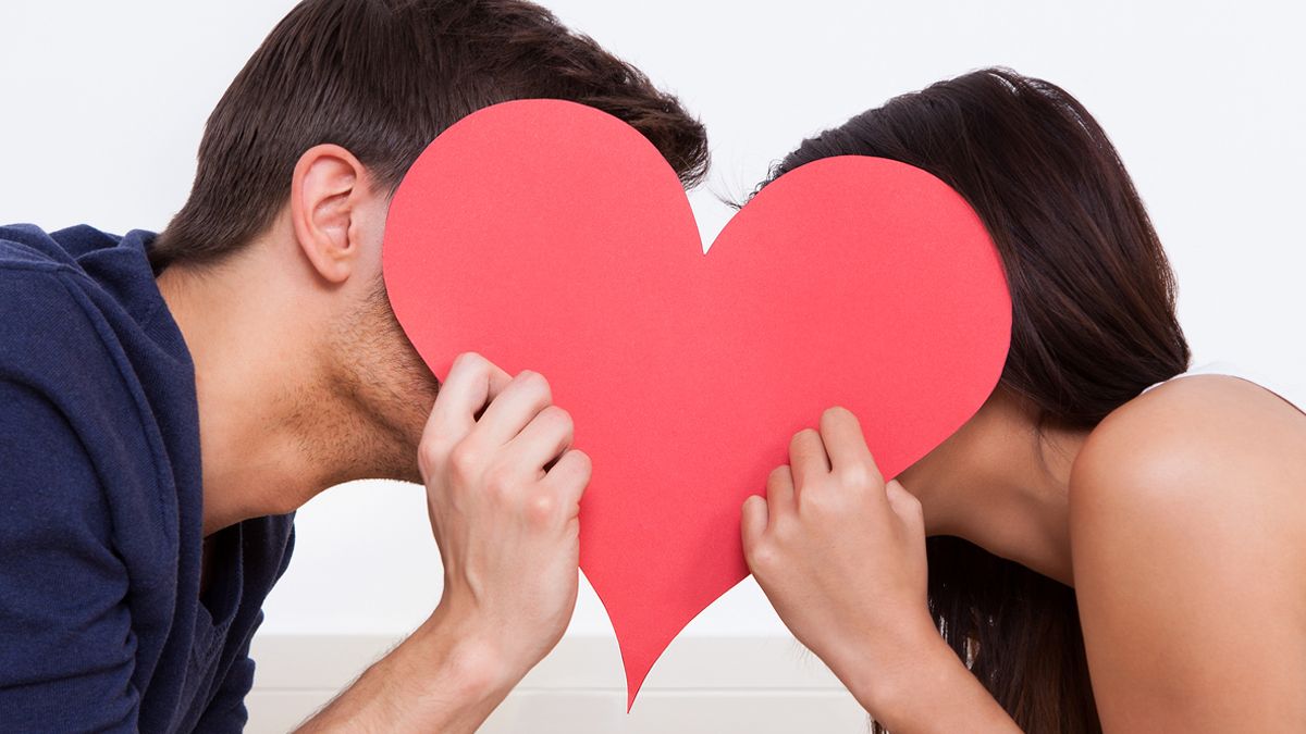 Sugieren tener relaciones sexuales utilizando cubrebocas