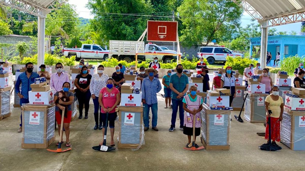 Cruz Roja Morelos dona 30 kits para necesidades básicas
