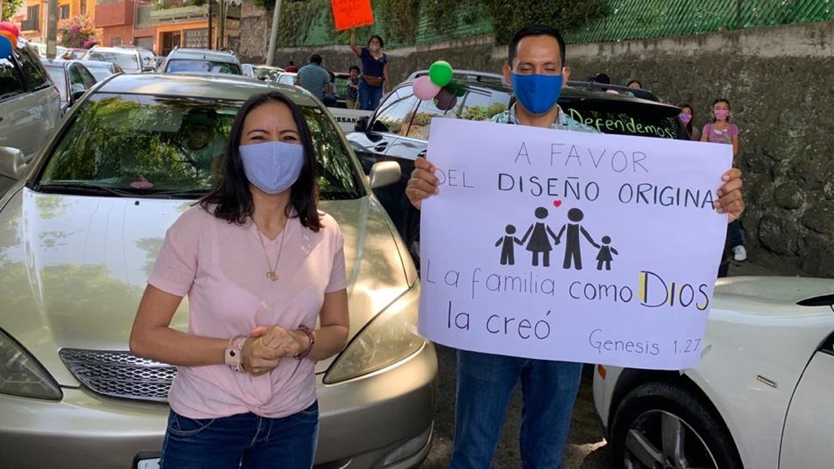 Se manifiestan padres de familia a favor del pinparental en Morelos