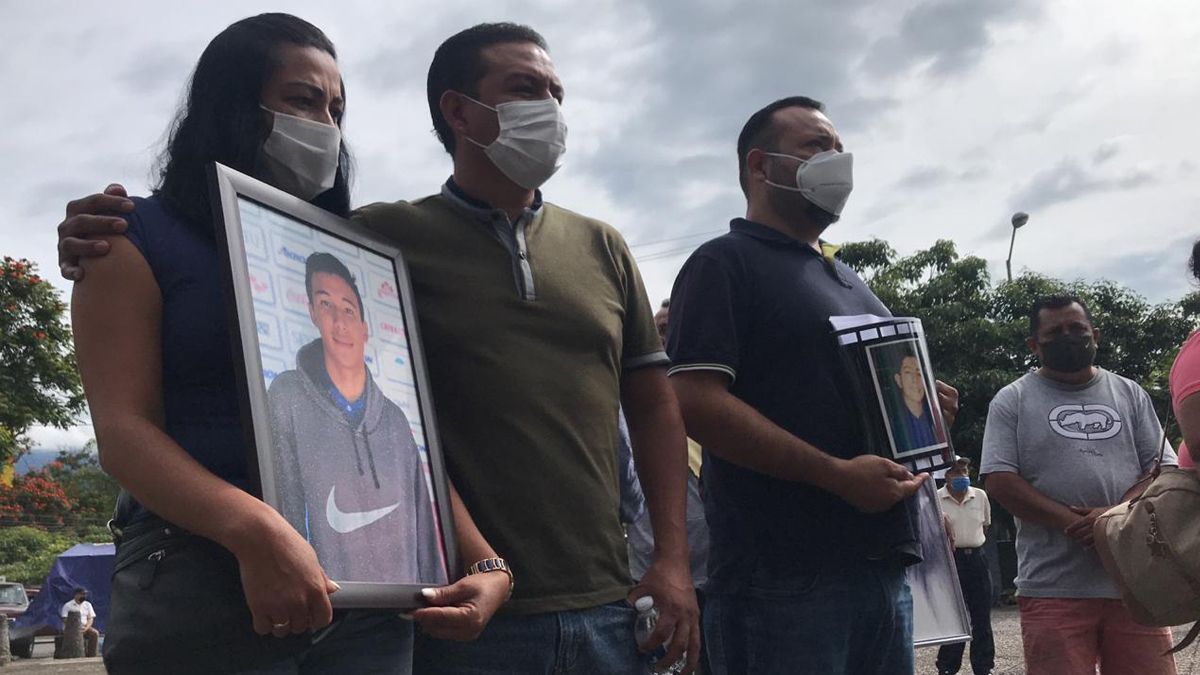 24 Morelos Padres de adolescentes asesinados en La Barona