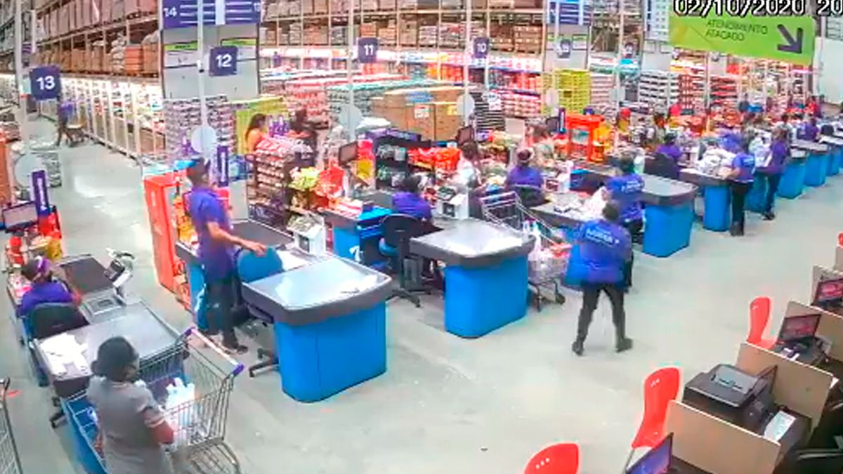 Caen anaqueles de supermercado en Brasil, el saldo es de un muerto