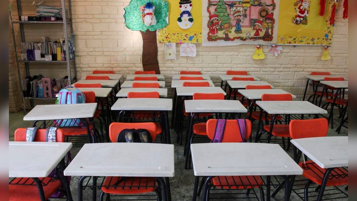 24 Morelos Escuela salón de clases